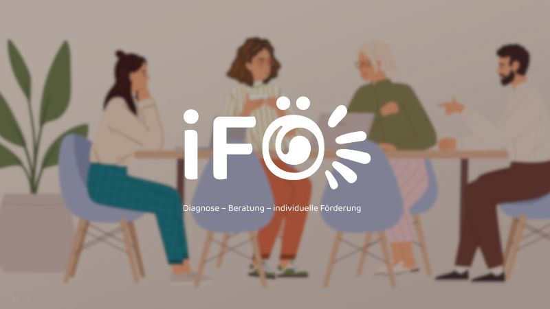 Personen um einen Tisch mit iFÖ-Logo Overlay